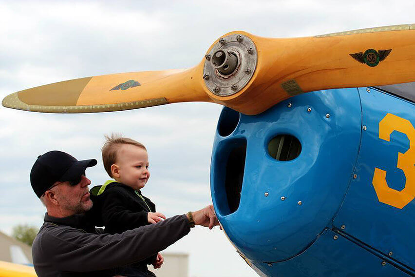 Lifting a toddler to see the PT-19